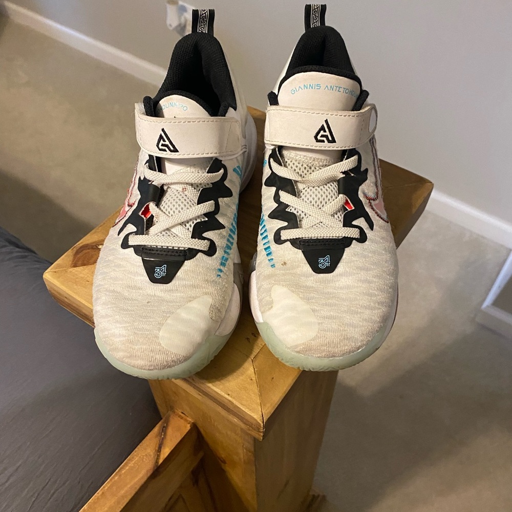 Nike youth basketball shoes